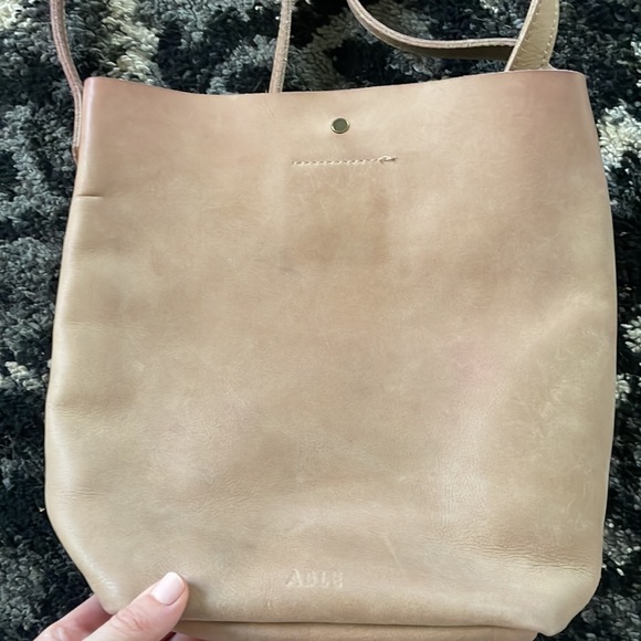 Able crossbody bag. - Picture 2 of 7